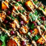 Gerösteter Süßkartoffel-Quinoa-Salat mit Sesam-Miso-Sauce