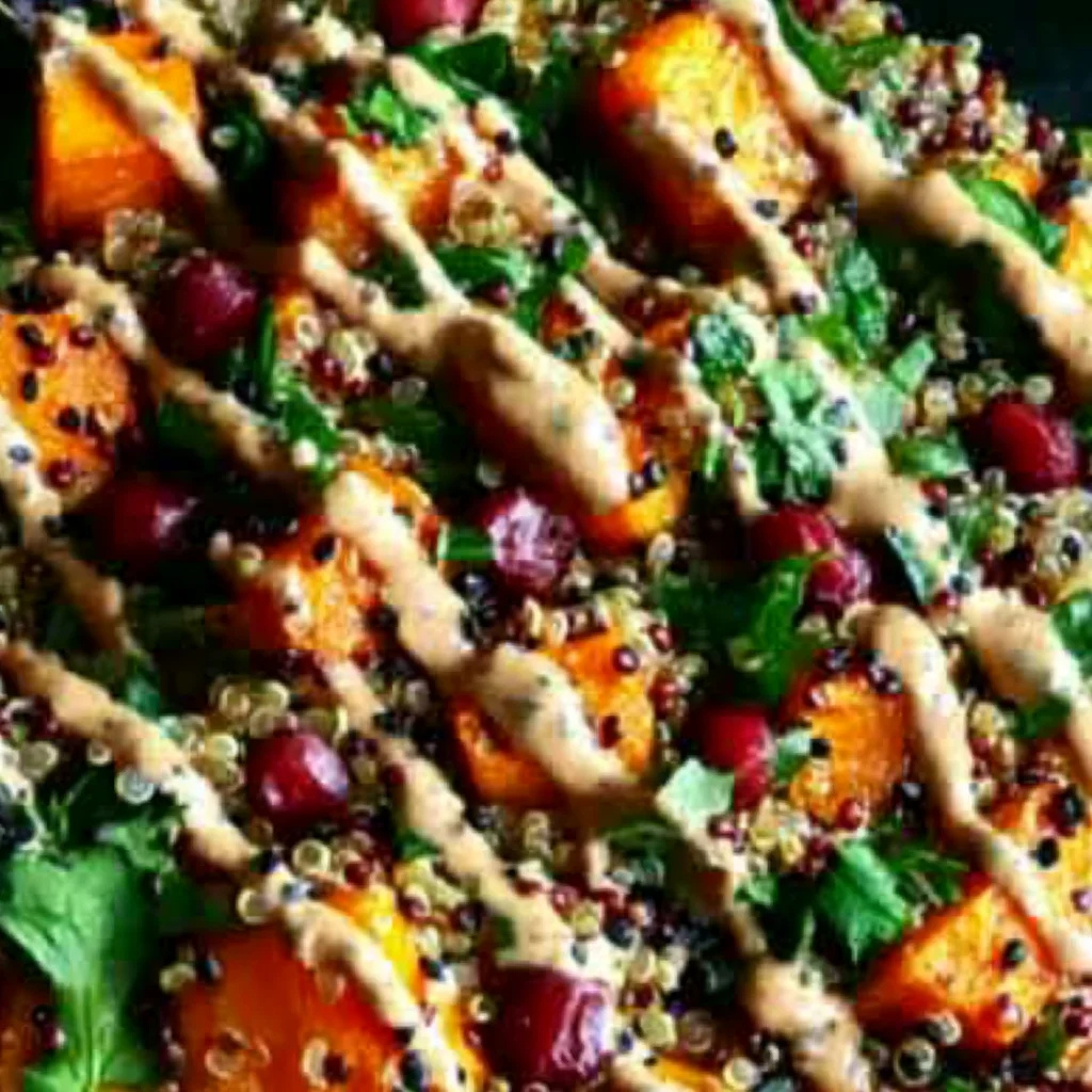 Gerösteter Süßkartoffel-Quinoa-Salat mit Sesam-Miso-Sauce